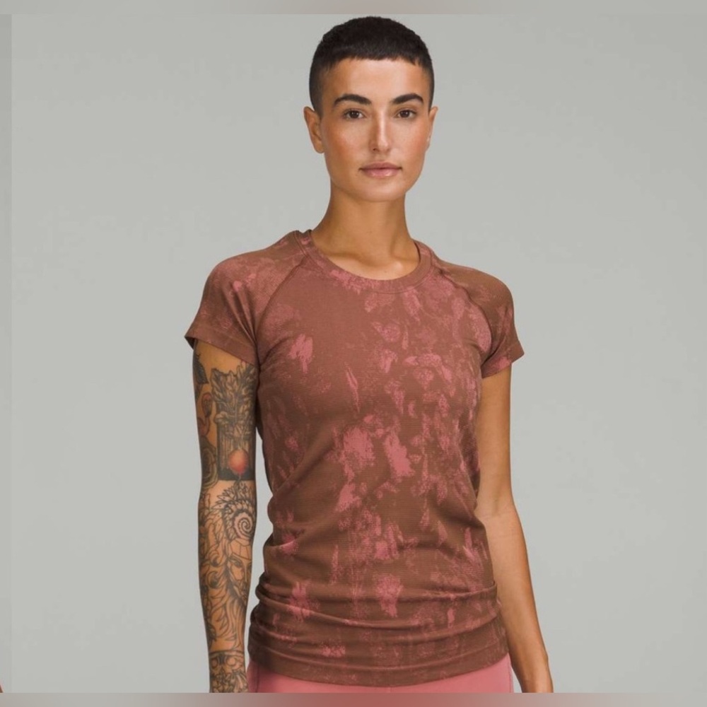 Lululemon swiftly tech tie die maroon and pink size 4 new with tags